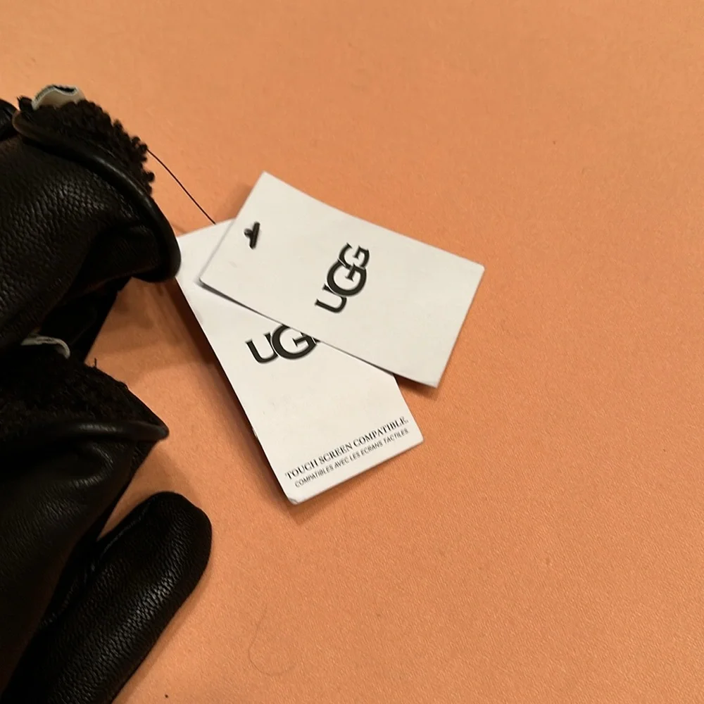 New UGG Leather/faux fur lining gloves. Size XL. Black.